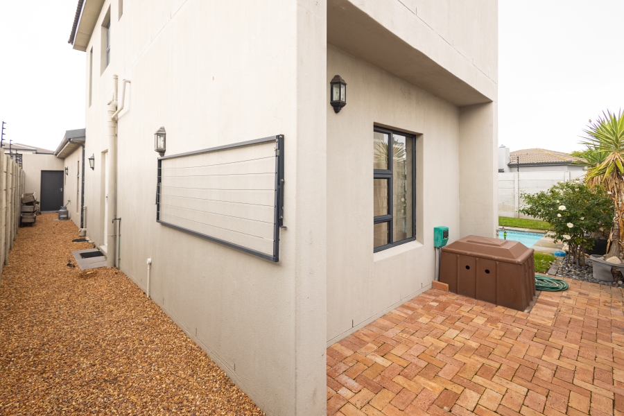 6 Bedroom Property for Sale in Parklands North Western Cape